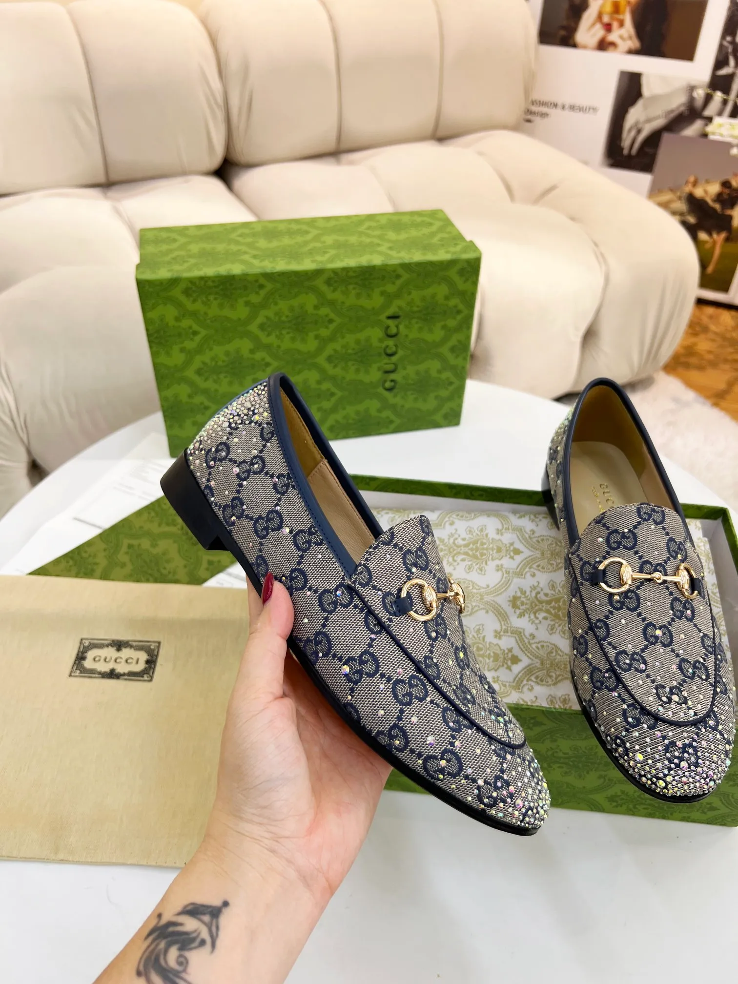 👟👟Ex-factory price 440👟👟 Genuine leather sole +50 Original quality guccisummer's latest limited edition shoes are on sale with top quality. Purchased genuine development original special hot diamond process classic double G presbyopic inner sheepskin with Italian original board material and craftsmanship are the same as the original! Code number: 35-42,